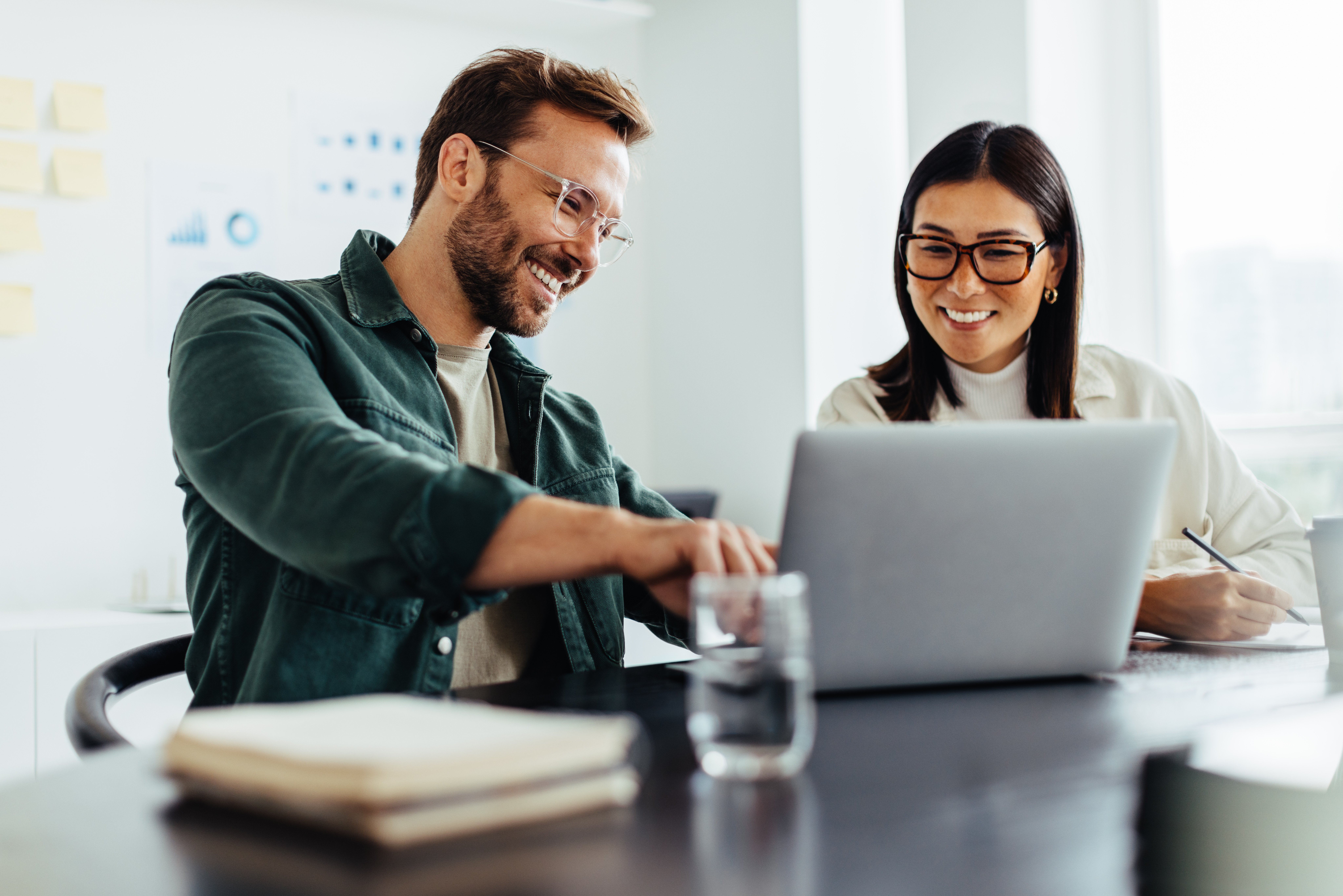 Top 10 Reasons to Move Your Business to Oracle Cloud in 2025 AdobeStock_658141361