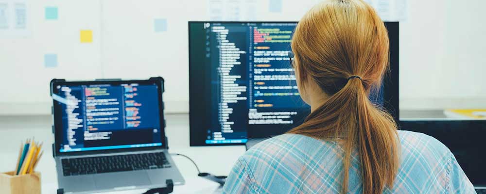 programmer-is-coding-and-programming-software_REDUCED1